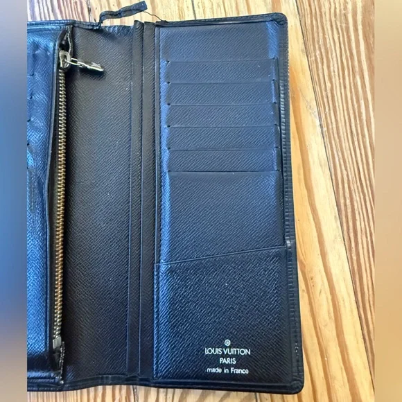 Louis Vuitton Black Epi Leather Wallet w LV Dust Bag - Picture 7 of 12